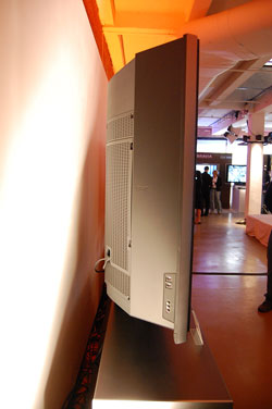 Illustration for article titled Sony's New 70" SXRD Rear Projection: It's Thin, It's Floaty, It's Smooth